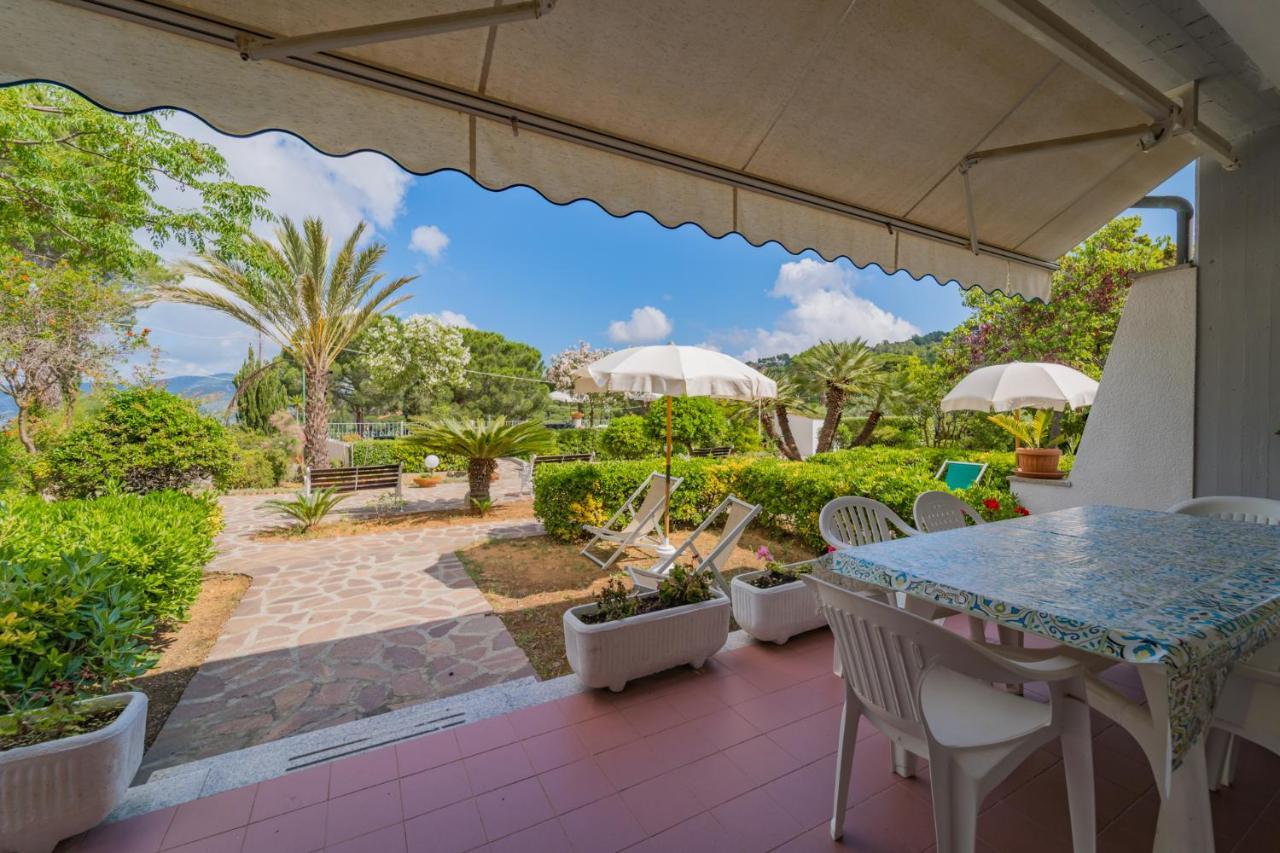 Residence Baia Delle Grazie Casa Morcone エクステリア 写真