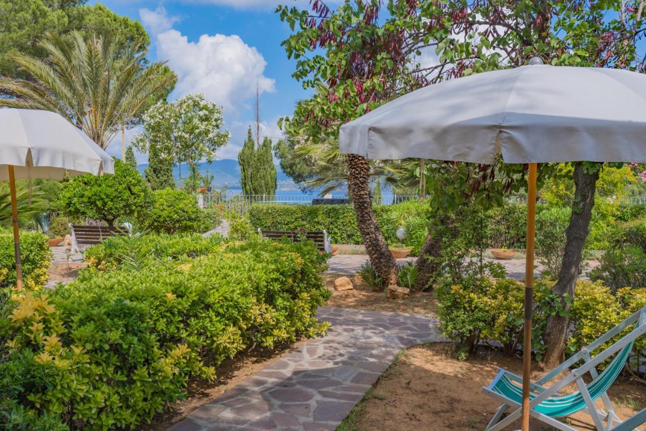 Residence Baia Delle Grazie Casa Morcone エクステリア 写真